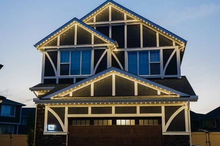 warm roofline using Permanent Outdoor and Roofline Lighting